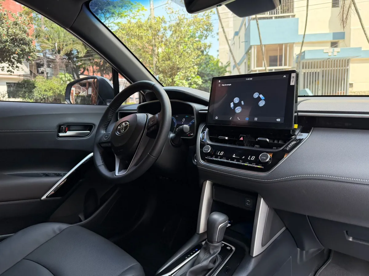 
								TOYOTA COROLLA CROSS 1.8 HEV SEG CVT 2026 full									