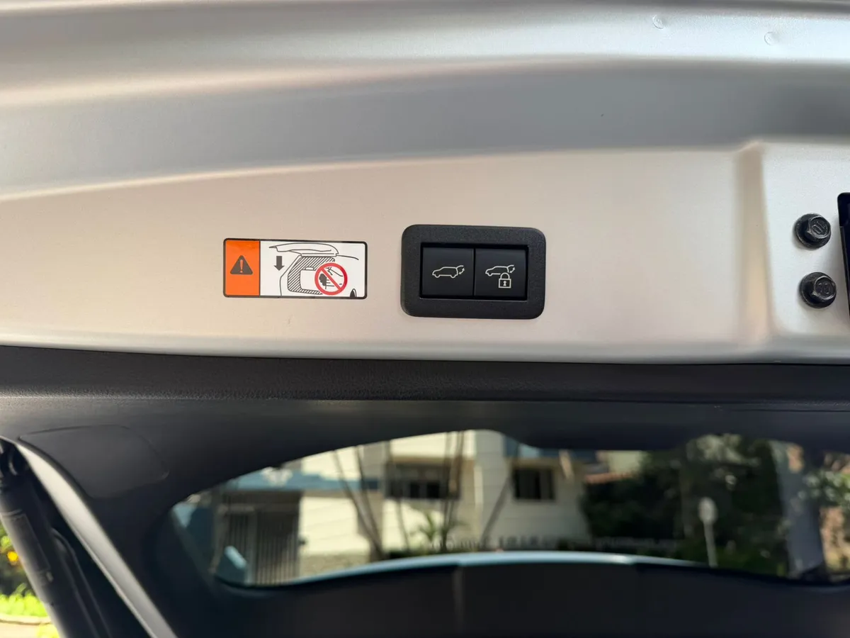 
								TOYOTA COROLLA CROSS 1.8 HEV SEG CVT 2026 full									