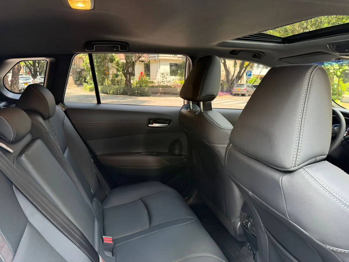 
								TOYOTA COROLLA CROSS 1.8 HEV SEG CVT 2026 full									