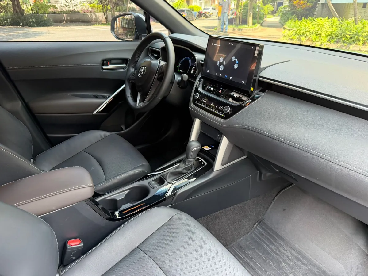 
								TOYOTA COROLLA CROSS 1.8 HEV SEG CVT 2026 full									