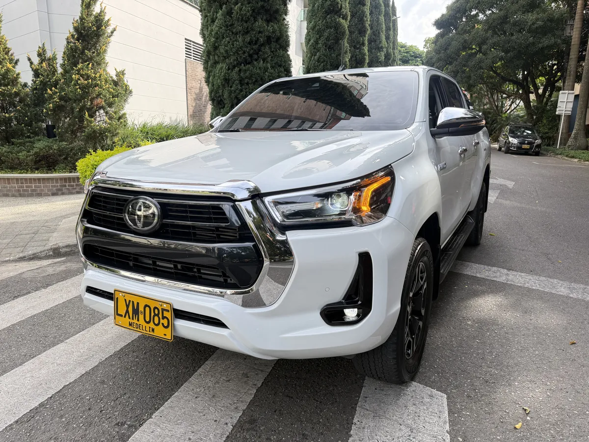 
								TOYOTA HILUX 2.8 AT DIESEL 2023 full									
