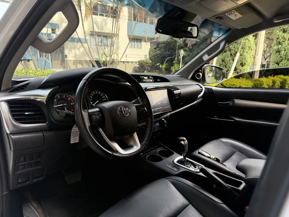 
								TOYOTA HILUX 2.8 AT DIESEL 2023 full									