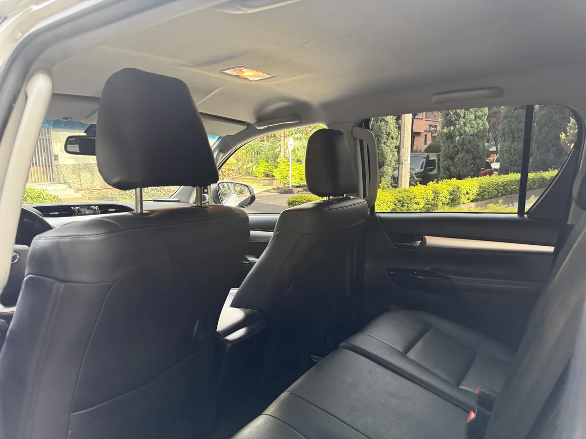 
								TOYOTA HILUX 2.8 AT DIESEL 2023 full									