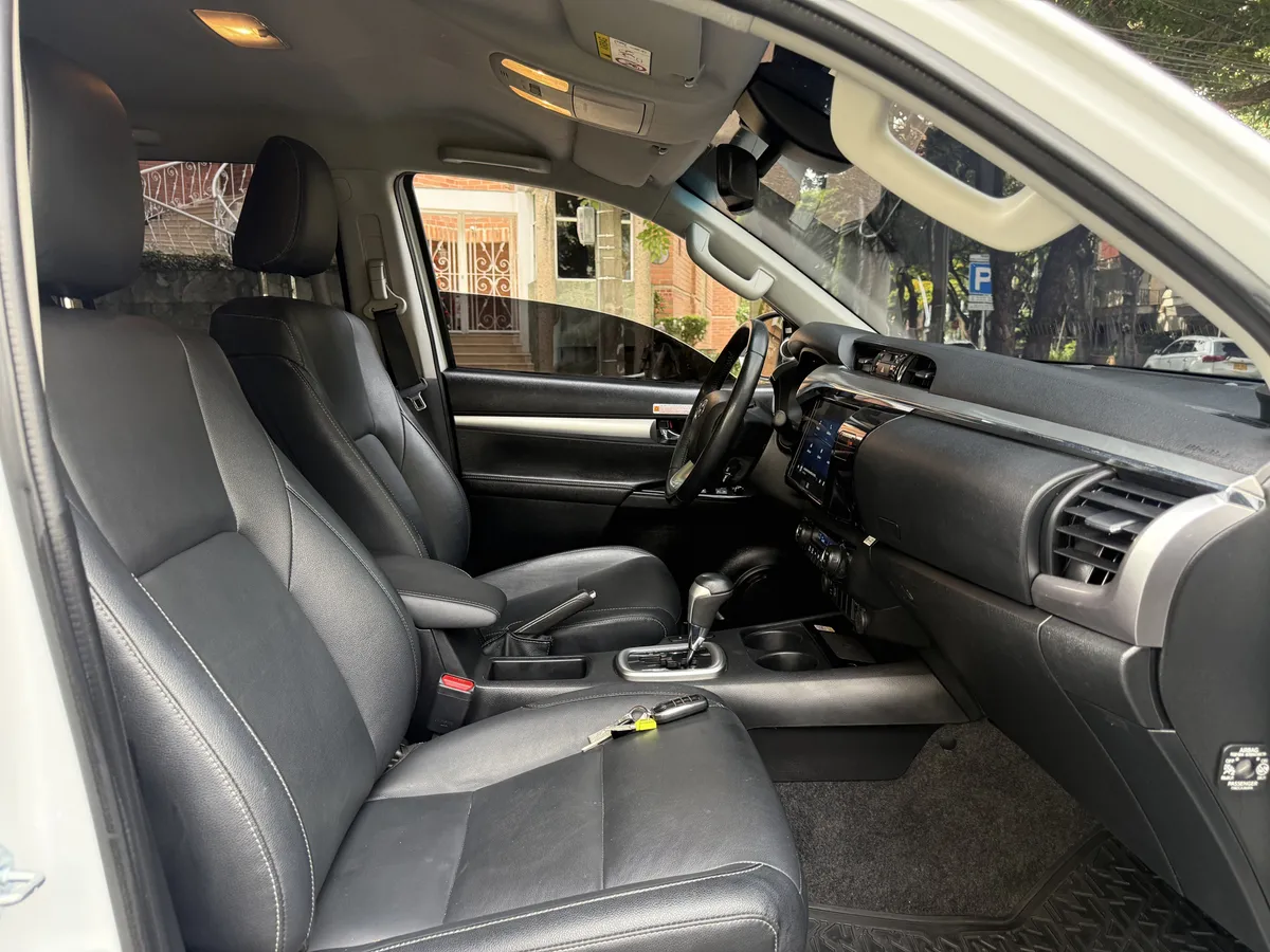 
								TOYOTA HILUX 2.8 AT DIESEL 2023 full									