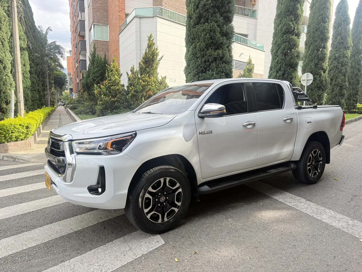 
								TOYOTA HILUX 2.8 AT DIESEL 2023 full									
