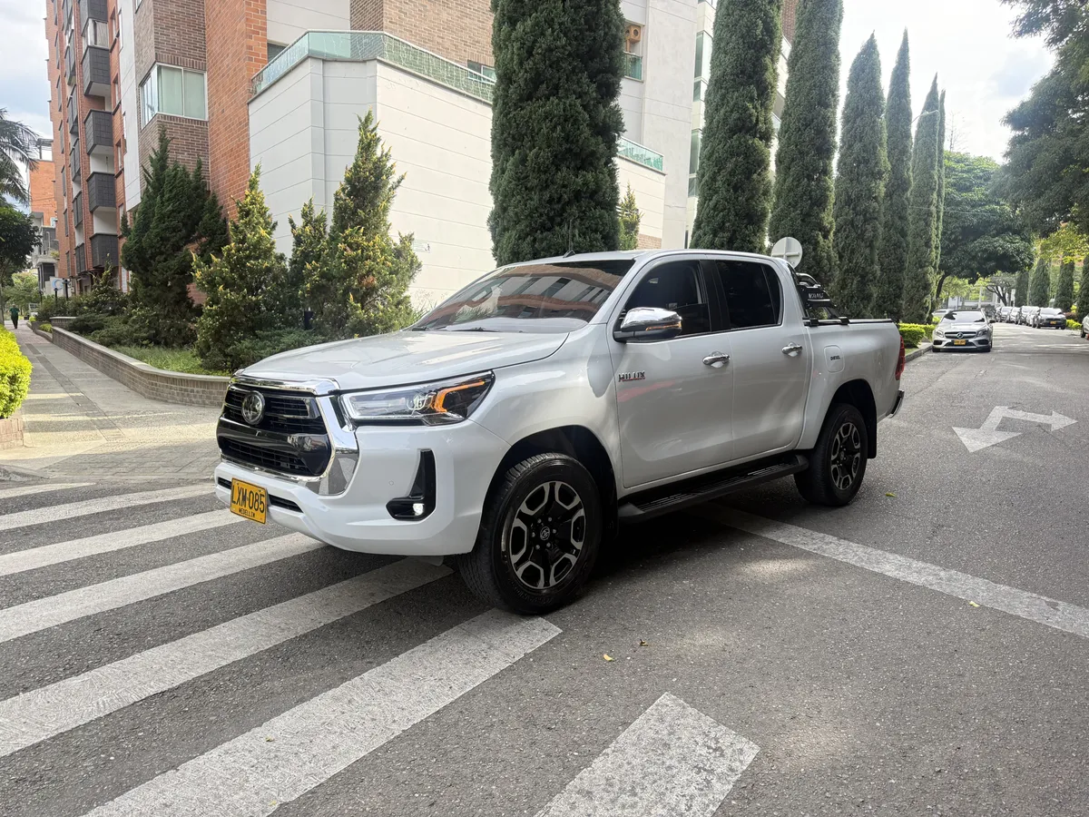 
								TOYOTA HILUX 2.8 AT DIESEL 2023 full									