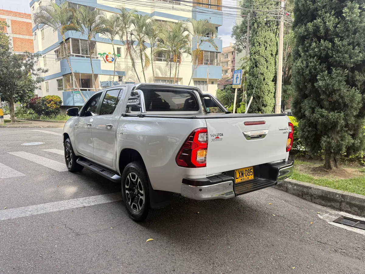 
								TOYOTA HILUX 2.8 AT DIESEL 2023 full									