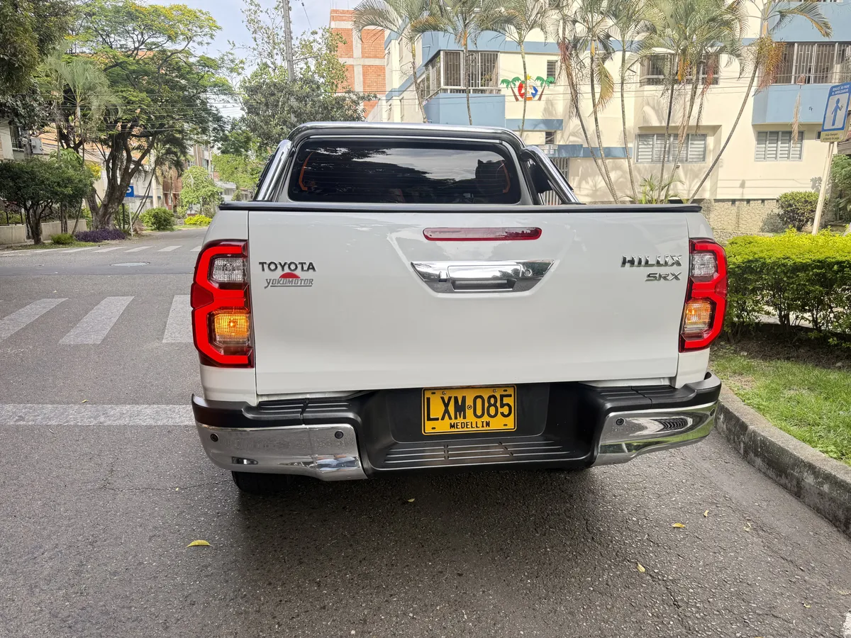 
								TOYOTA HILUX 2.8 AT DIESEL 2023 full									