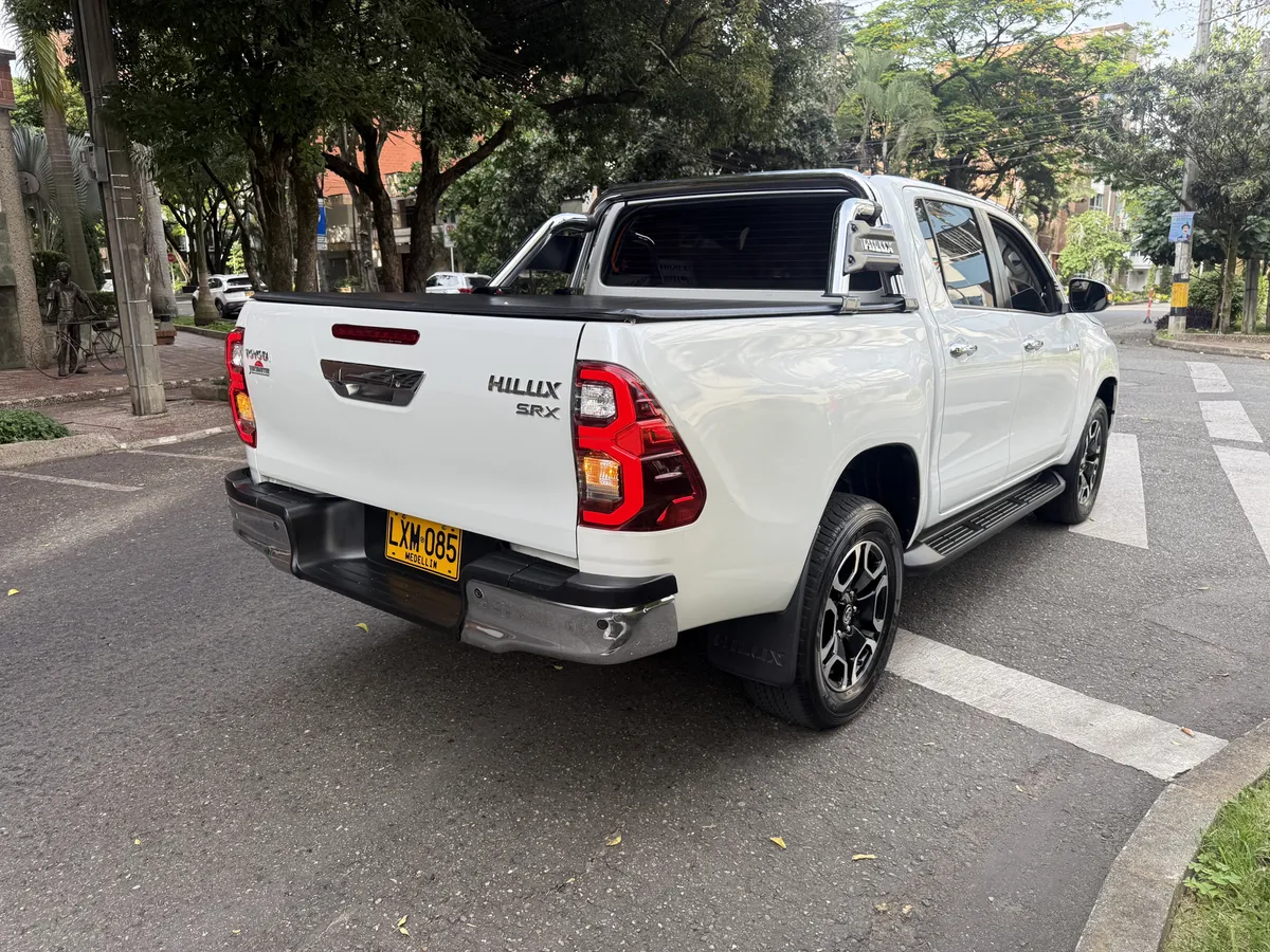
								TOYOTA HILUX 2.8 AT DIESEL 2023 full									