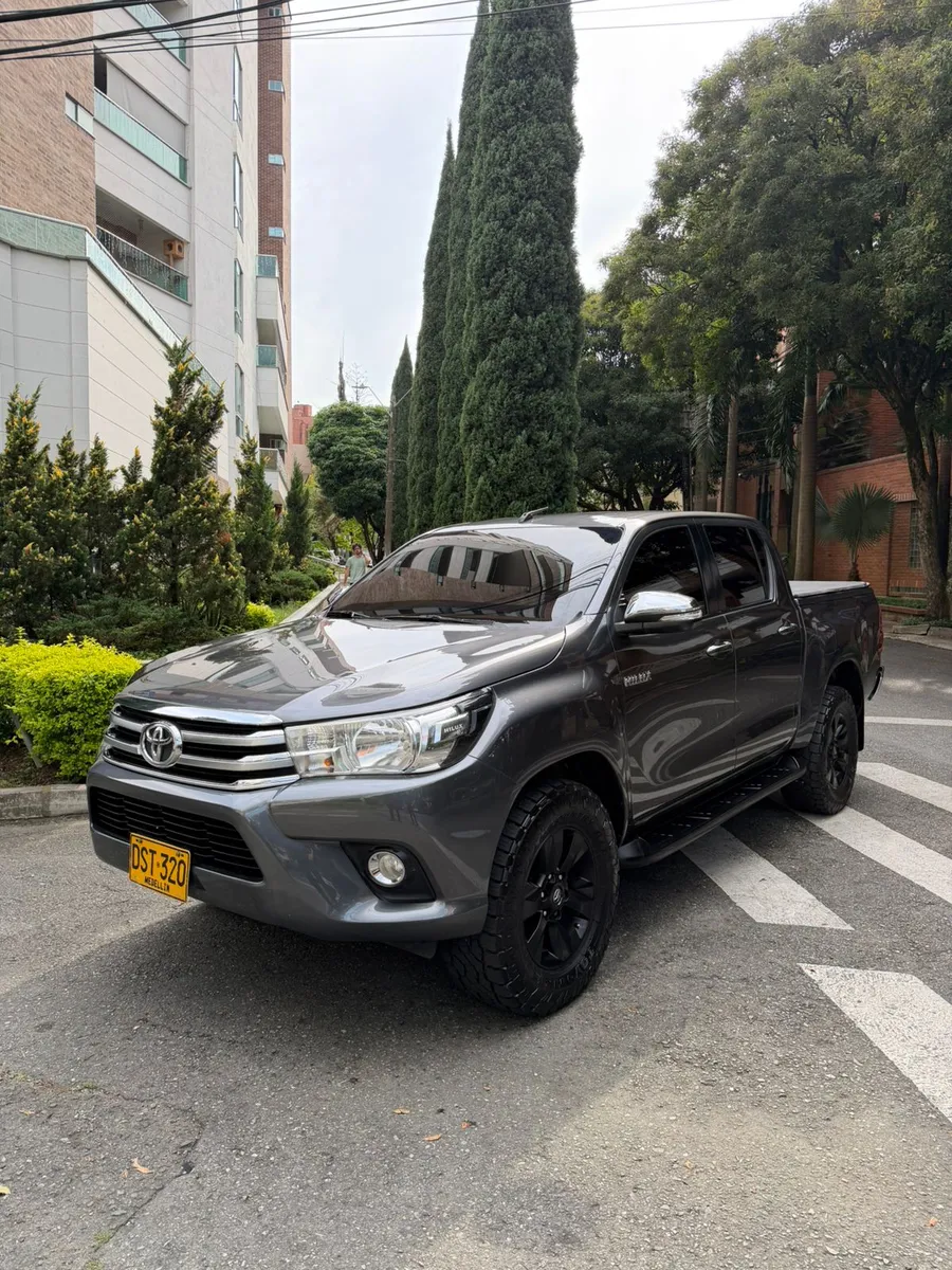 
								TOYOTA HILUX 2.8 AT SRV DIESEL 2018 full									