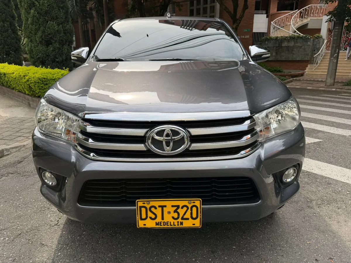 
								TOYOTA HILUX 2.8 AT SRV DIESEL 2018 full									