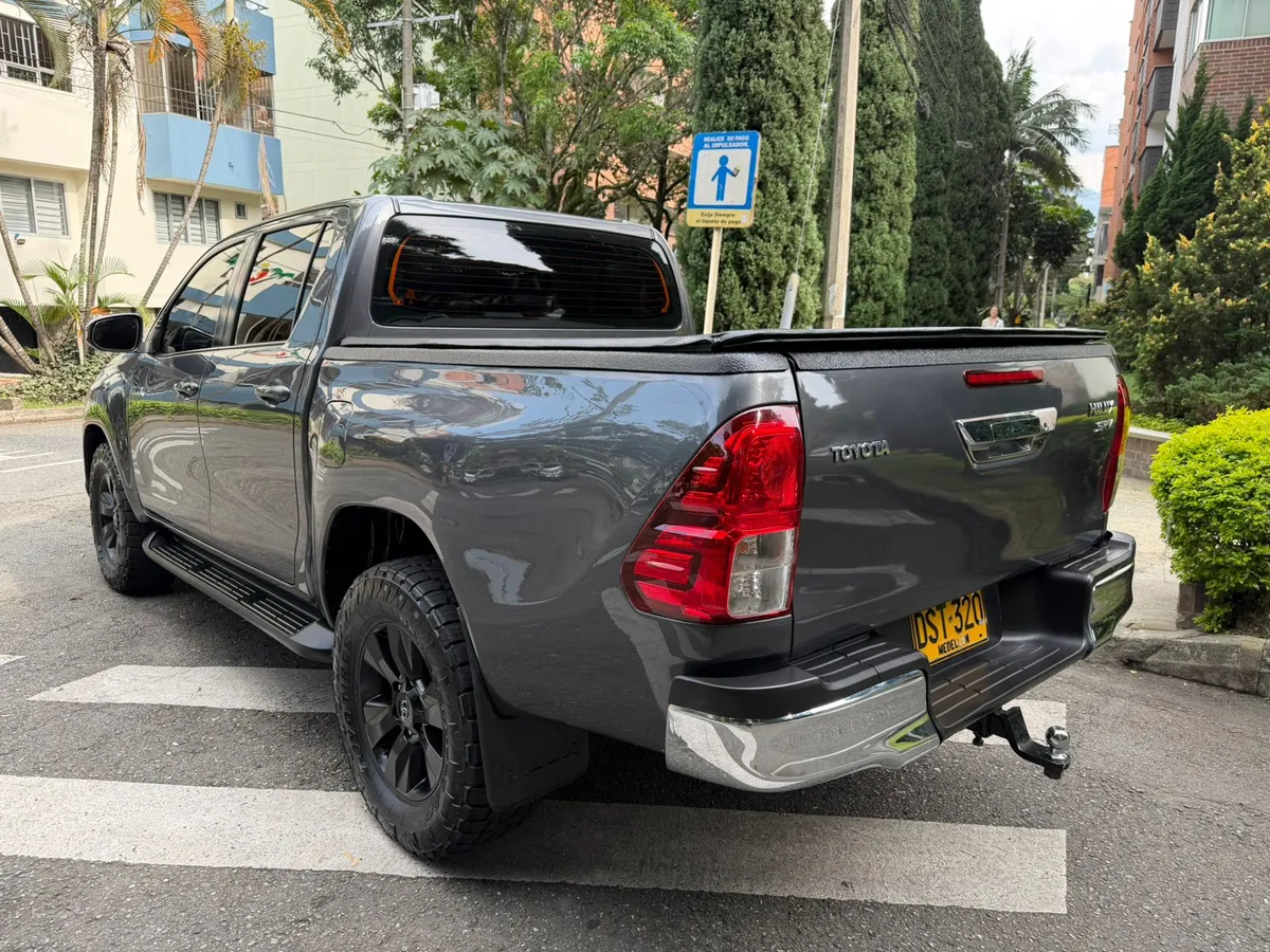 
								TOYOTA HILUX 2.8 AT SRV DIESEL 2018 full									