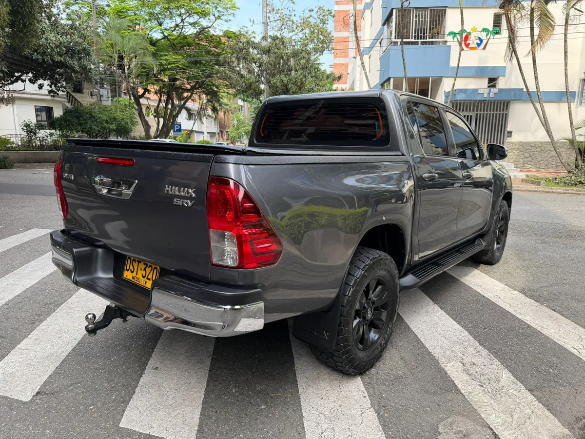 
								TOYOTA HILUX 2.8 AT SRV DIESEL 2018 full									