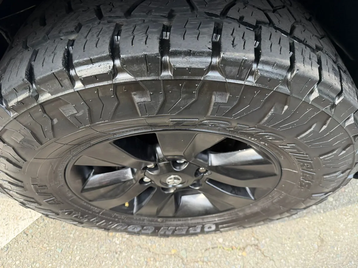 
								TOYOTA HILUX 2.8 AT SRV DIESEL 2018 full									