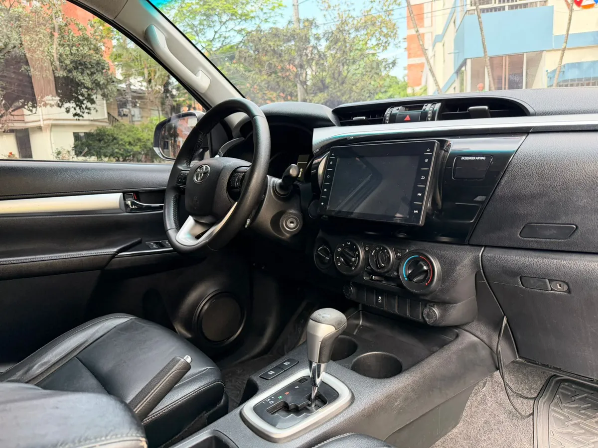 
								TOYOTA HILUX 2.8 AT SRV DIESEL 2018 full									