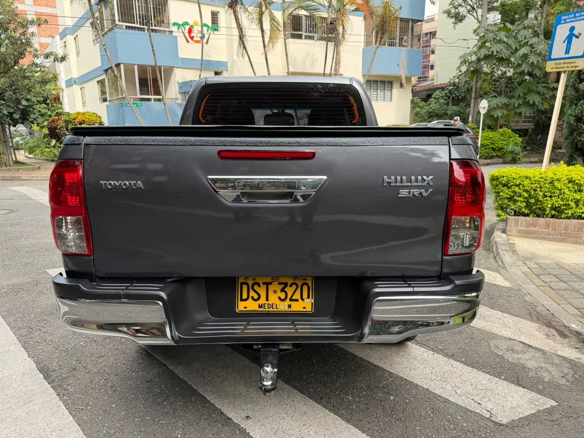 
								TOYOTA HILUX 2.8 AT SRV DIESEL 2018 full									