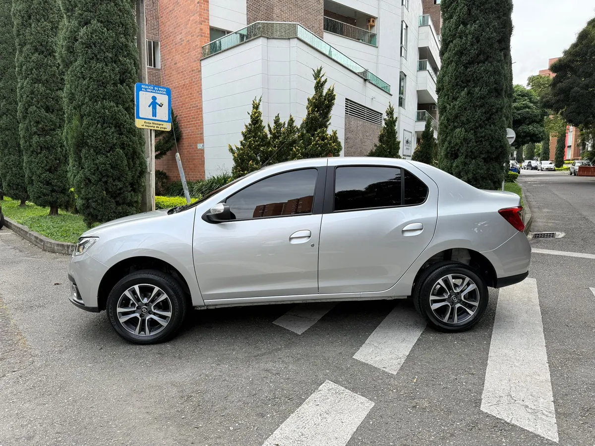 
								RENAULT LOGAN 1.6 INTENS AT 2023 full									