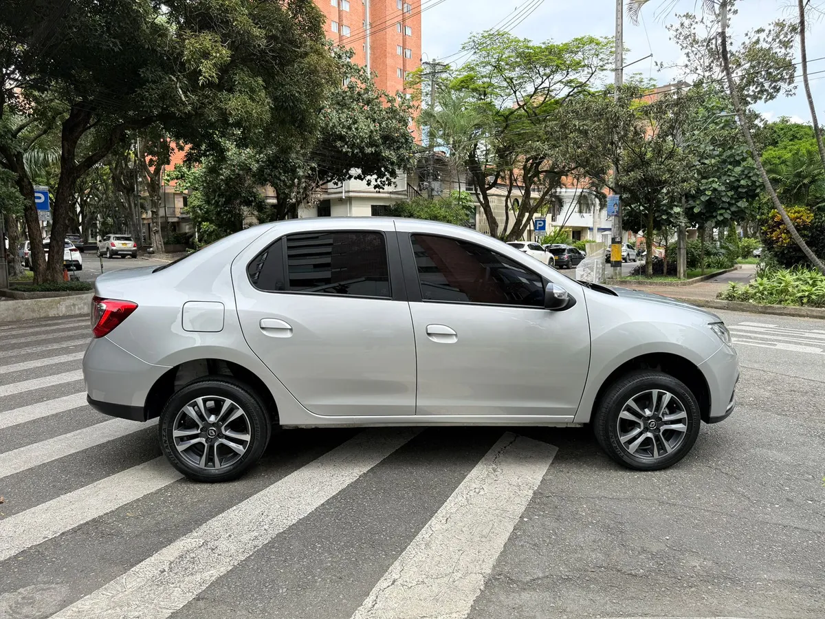 
								RENAULT LOGAN 1.6 INTENS AT 2023 full									