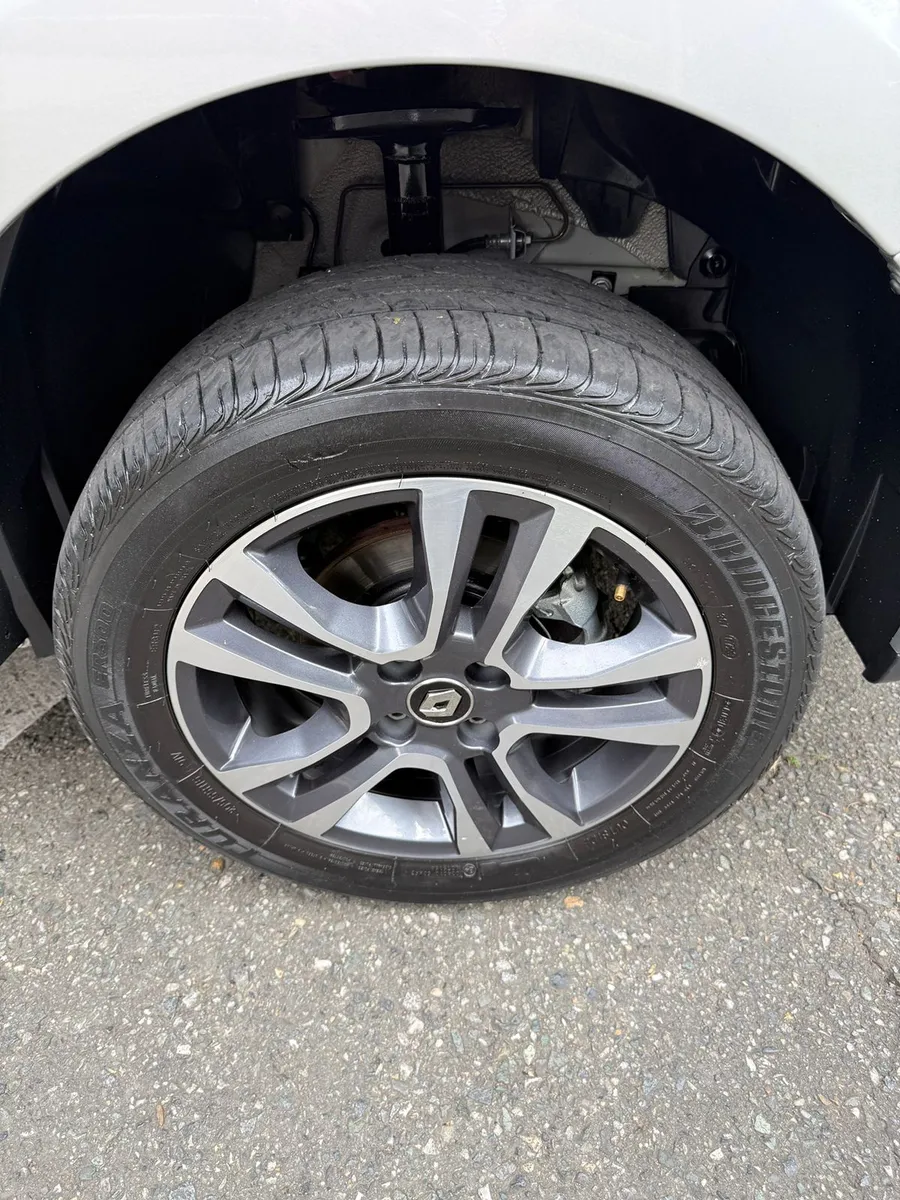 
								RENAULT LOGAN 1.6 INTENS AT 2023 full									