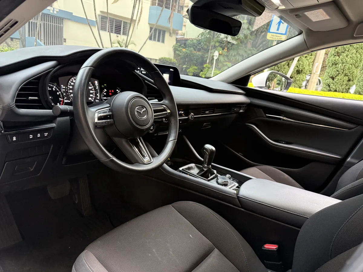 
								MAZDA 3 TOURING 2.0 2023 MHEV full									