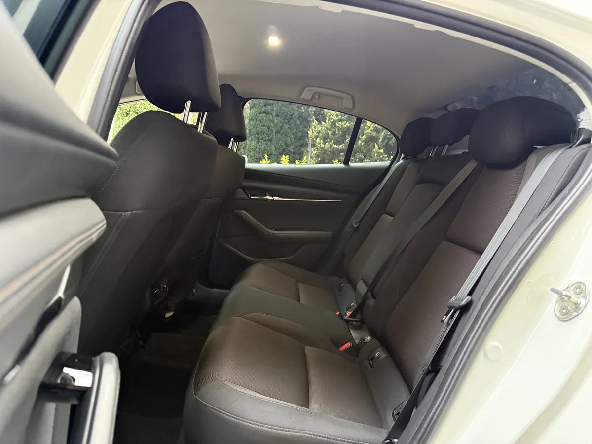 
								MAZDA 3 TOURING 2.0 2023 MHEV full									