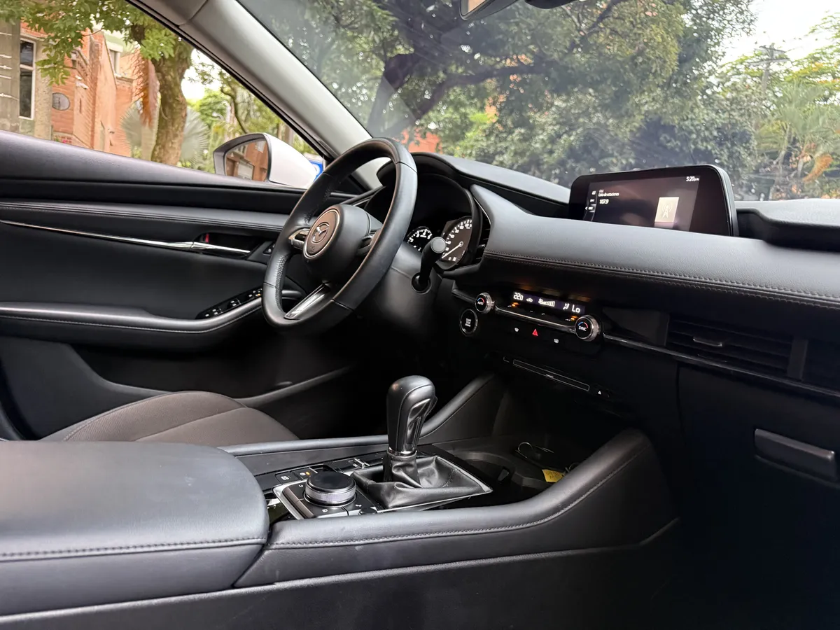 
								MAZDA 3 TOURING 2.0 2023 MHEV full									