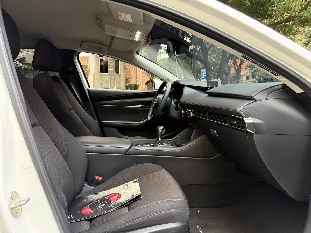 
								MAZDA 3 TOURING 2.0 2023 MHEV full									