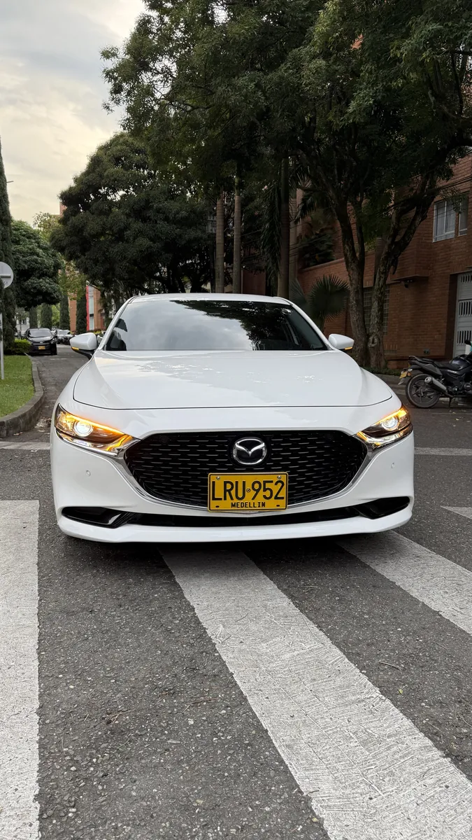 
								MAZDA 3 TOURING 2.0 2023 MHEV full									