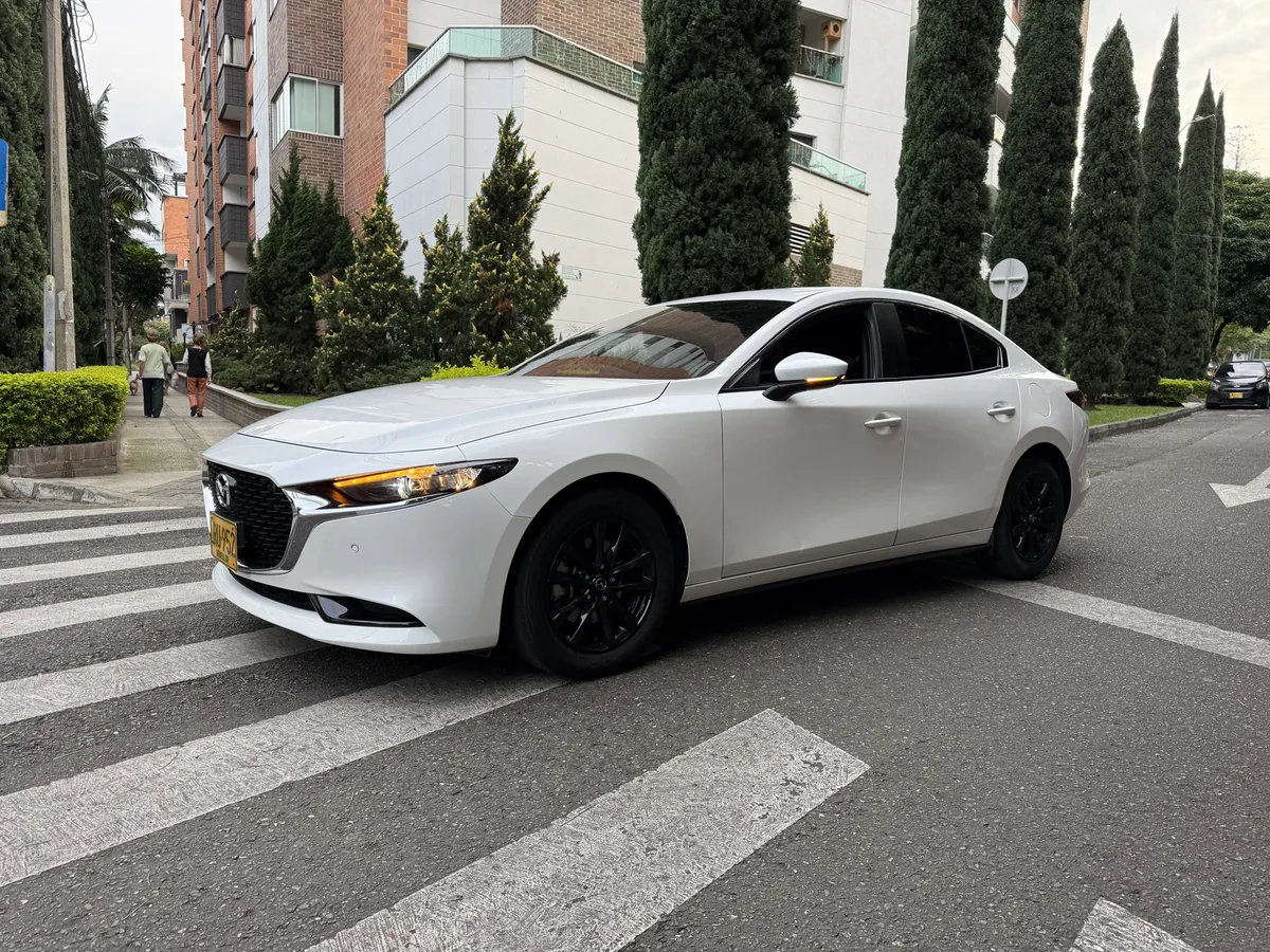 
								MAZDA 3 TOURING 2.0 2023 MHEV full									