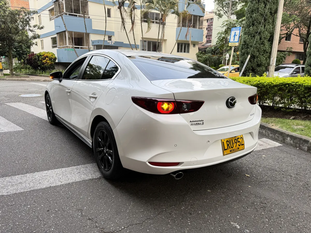 
								MAZDA 3 TOURING 2.0 2023 MHEV full									