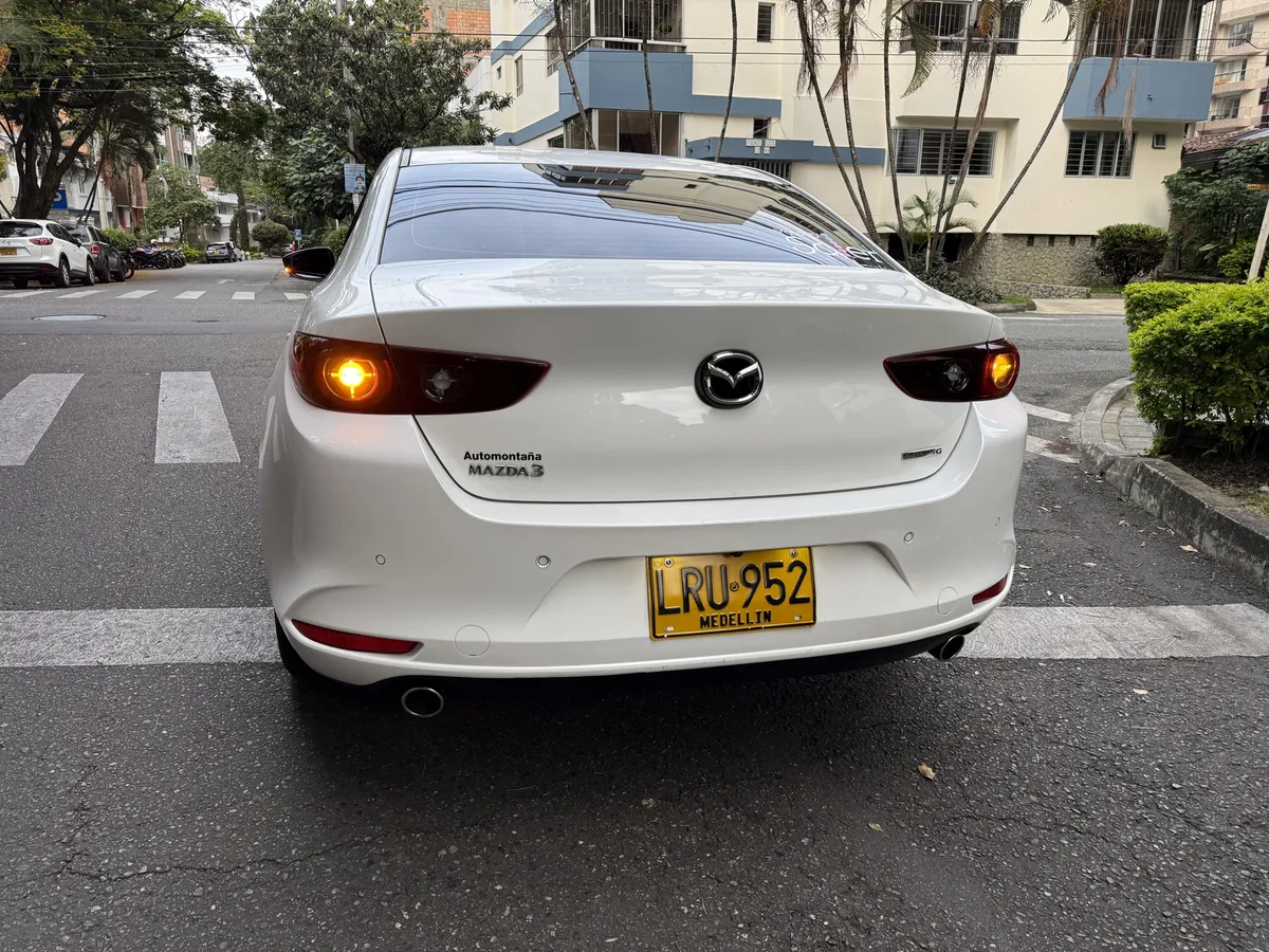 
								MAZDA 3 TOURING 2.0 2023 MHEV full									