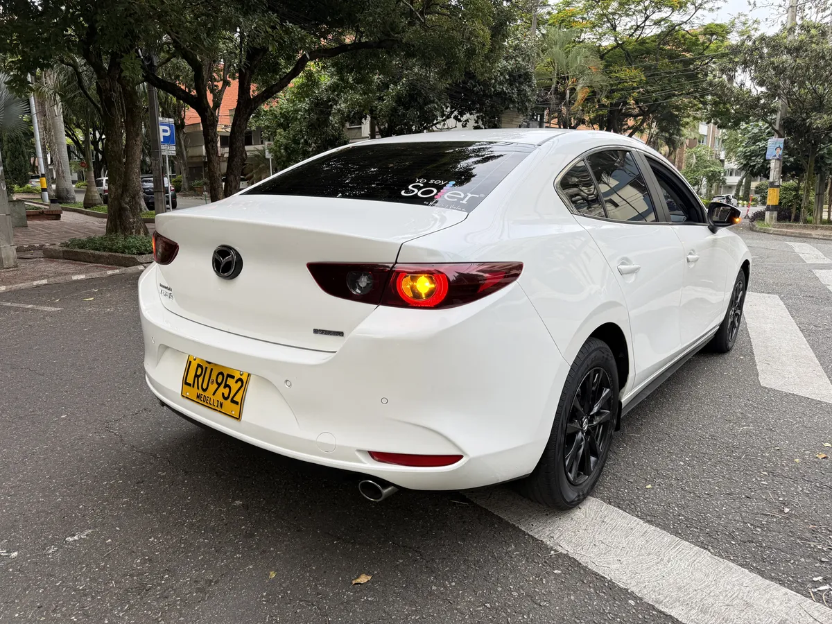 
								MAZDA 3 TOURING 2.0 2023 MHEV full									