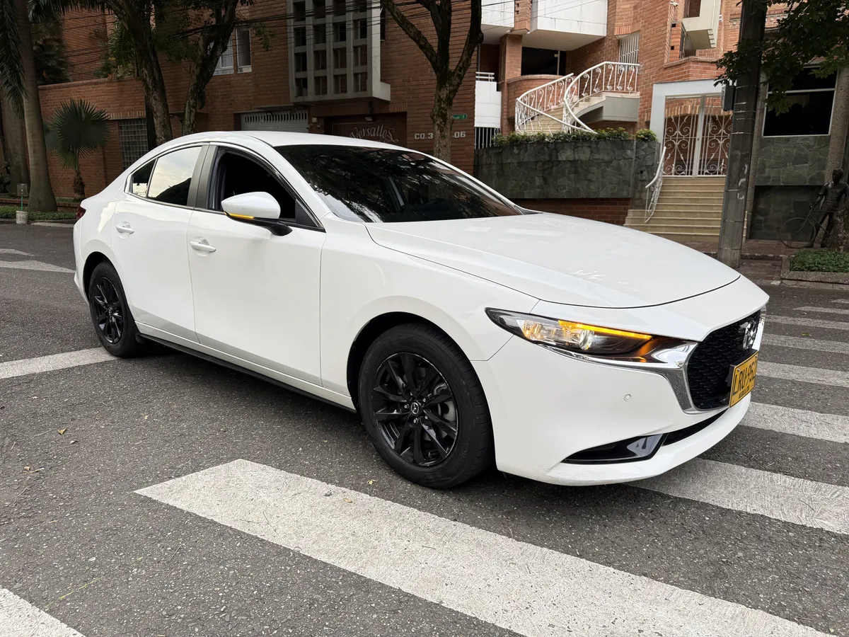 
								MAZDA 3 TOURING 2.0 2023 MHEV full									