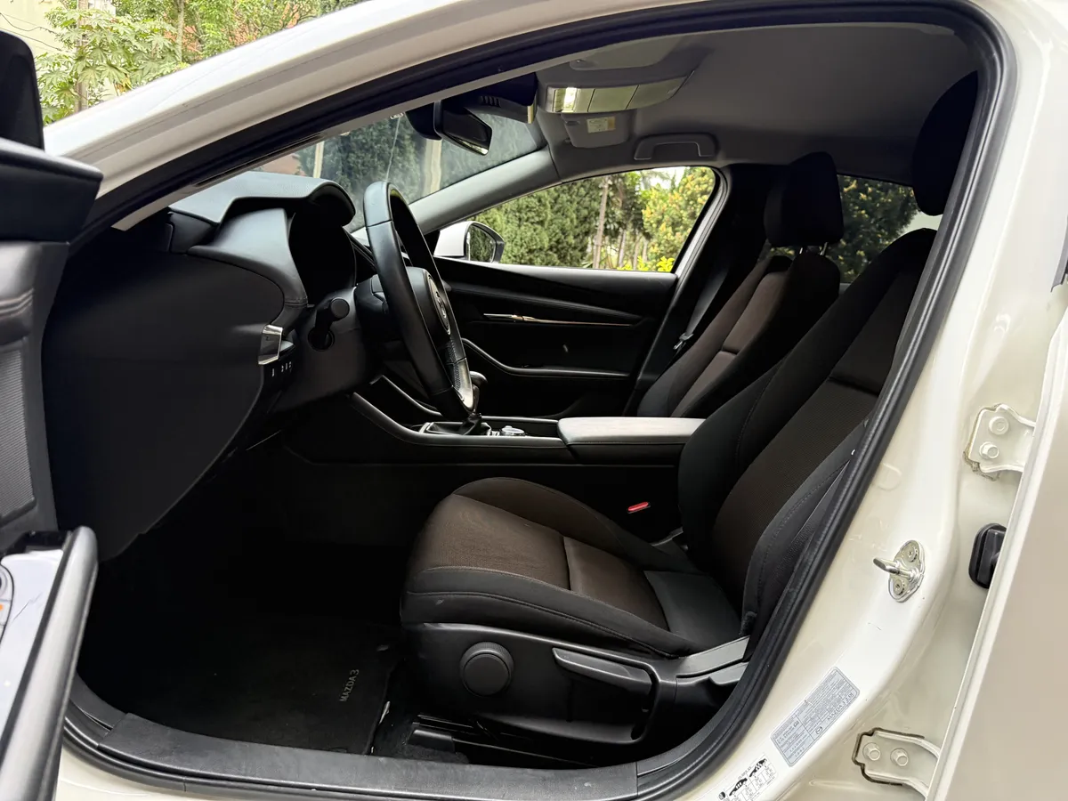 
								MAZDA 3 TOURING 2.0 2023 MHEV full									